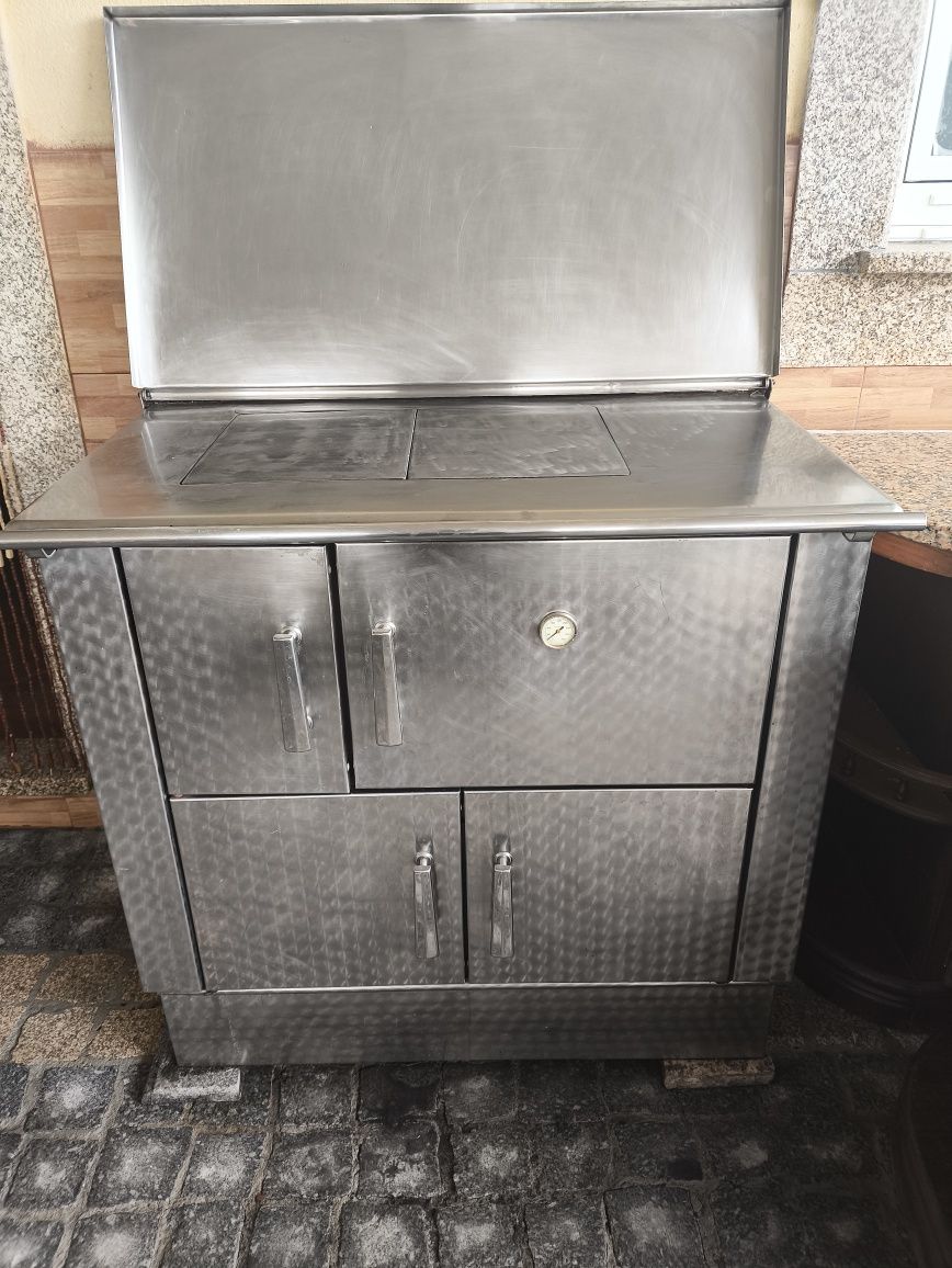 Fogão a lenha usado em inox