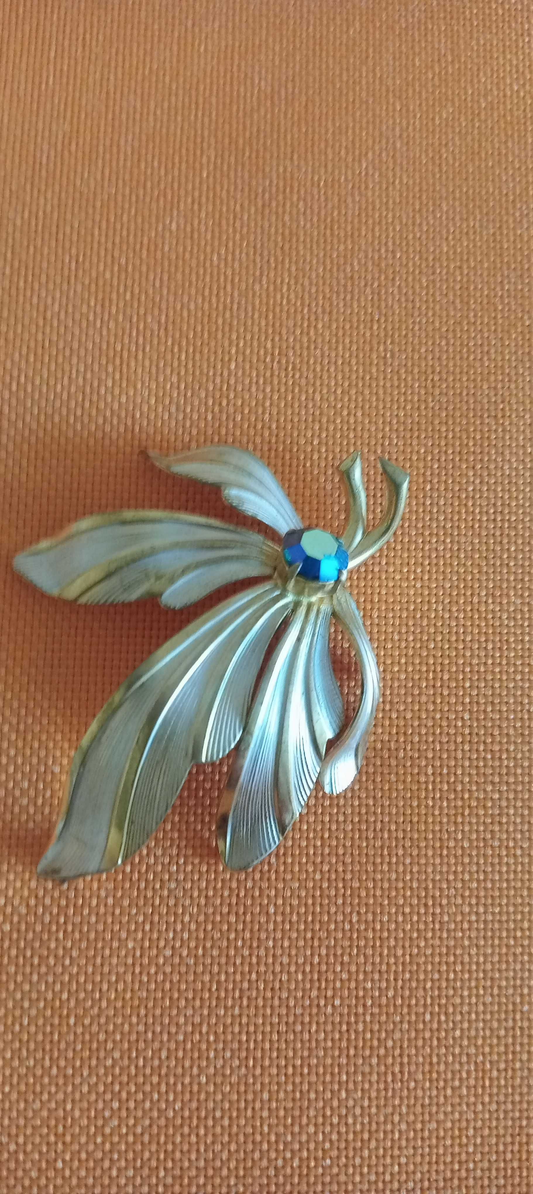 Broszka liść z niebieskozielonym kryształem