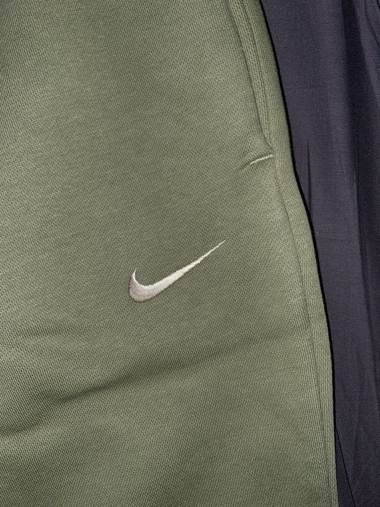 Dresy Nike o kroju oversize