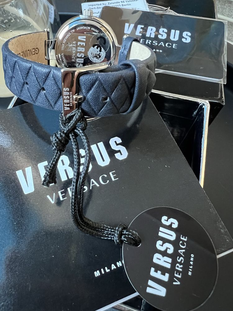 Жіночий годинник Versus by Versace з камінцями Swarovski