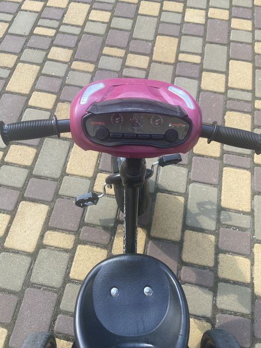 Триколісний дитячий велосипед