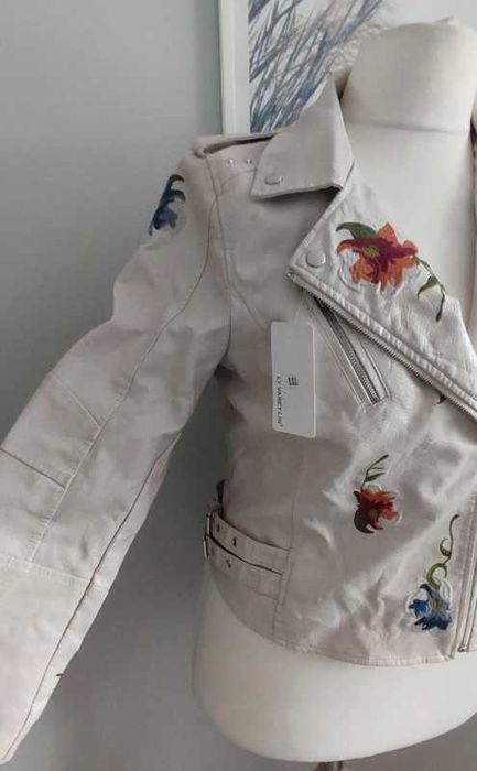 Nowa elegancka beżowa ramoneska eko skóra  haftowane kwiaty dżety 44