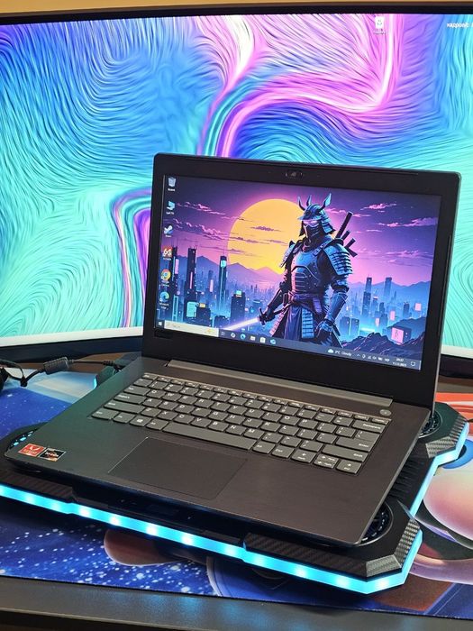 Ноутбук Lenovo V330 / Ryzen 3 + Vega 3 + SSD