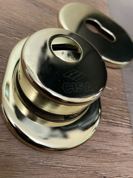 Броненакладка дверна Cisa. Нова