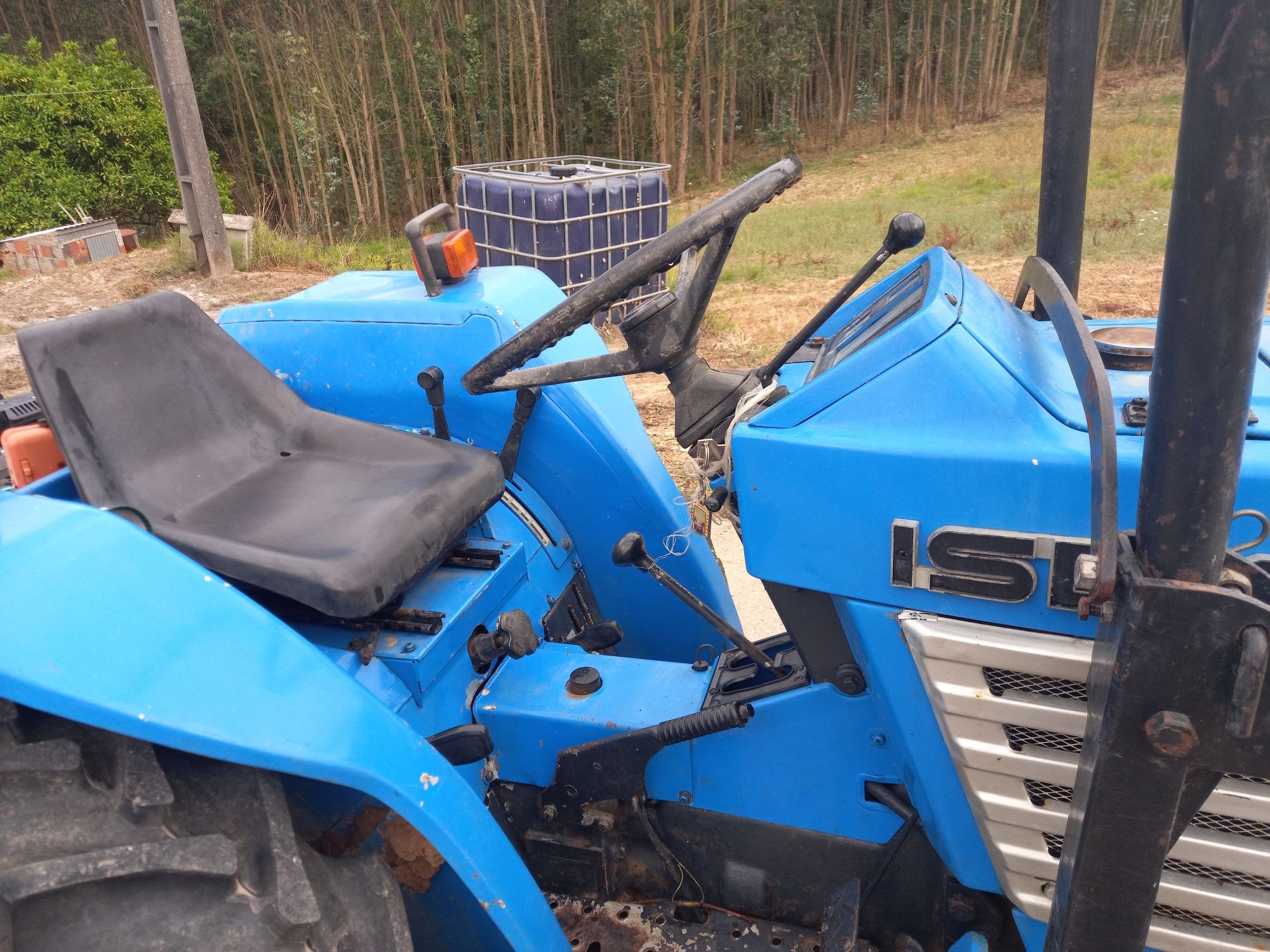 Trator agrícola sem matrícula