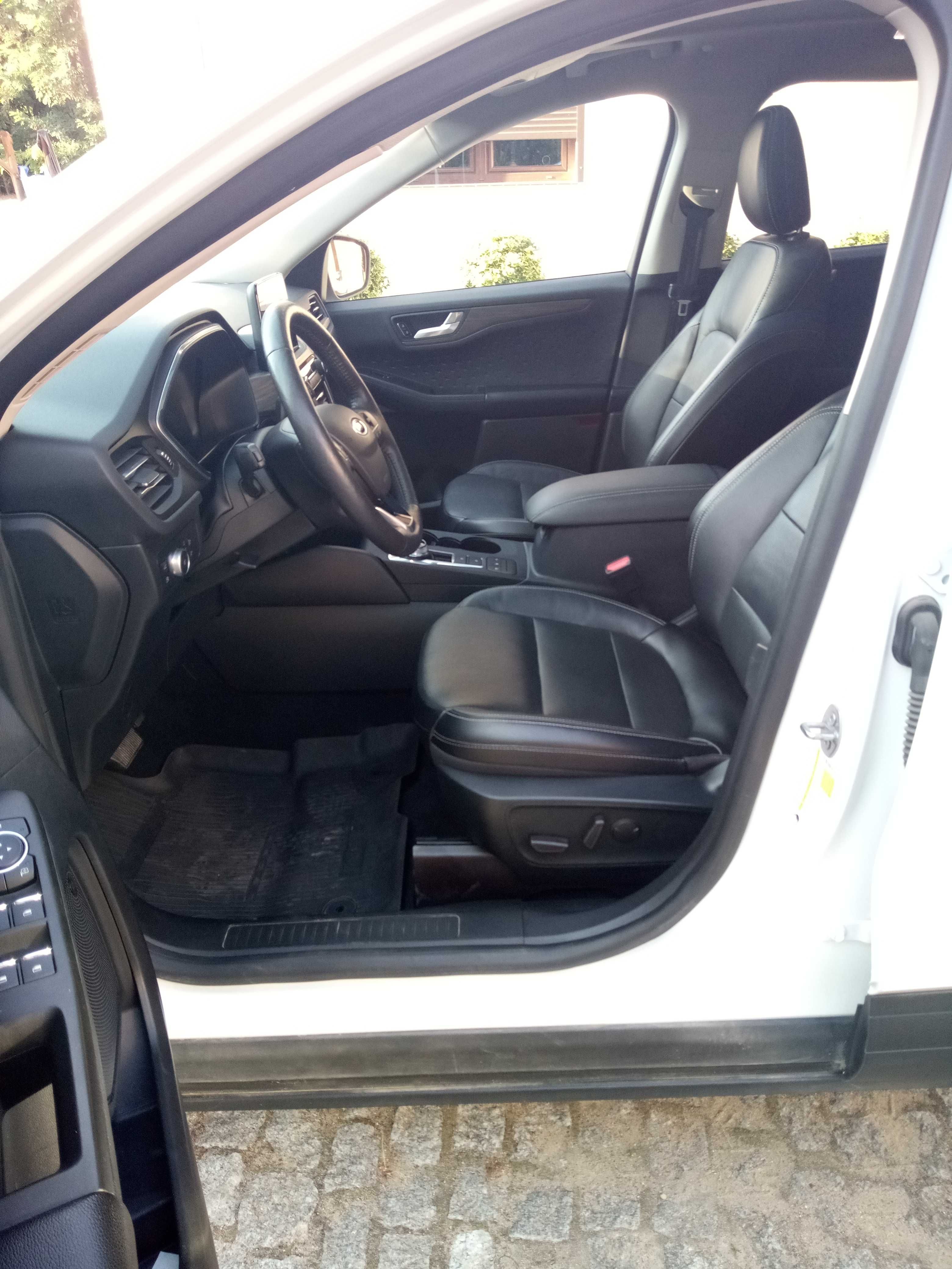 Ford Kuga Escape Hybrid /2,5 FHEV /4x4 /Titanium /200KM