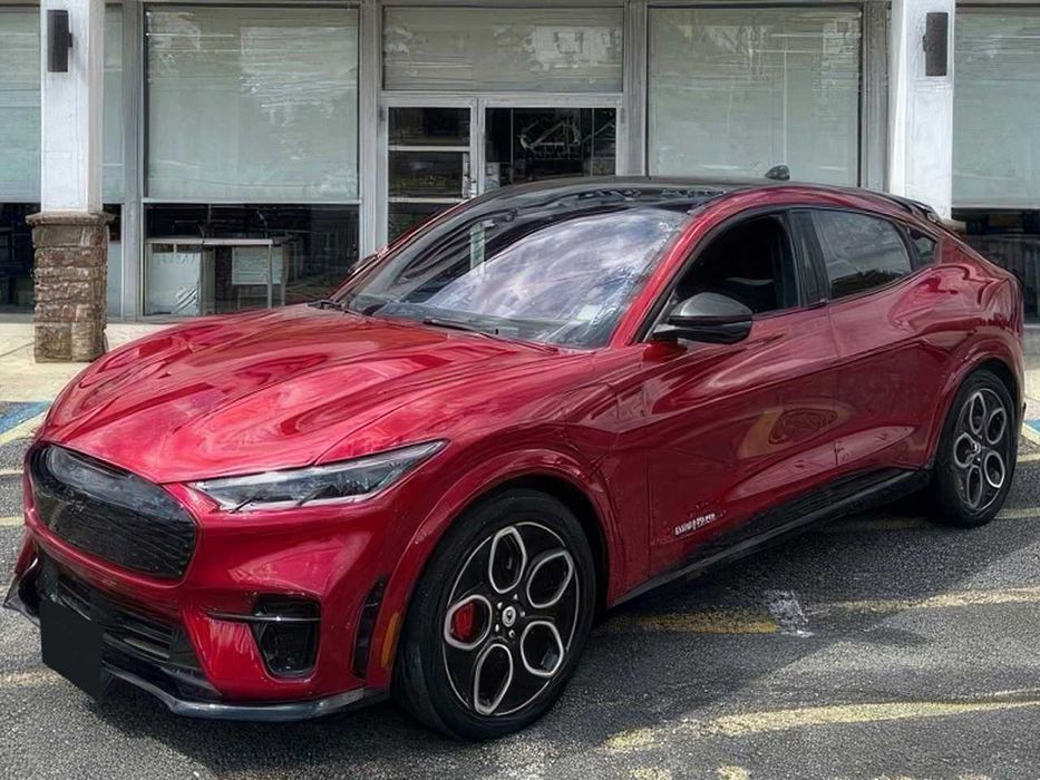 Ford Mustang Mach-E GT      2022