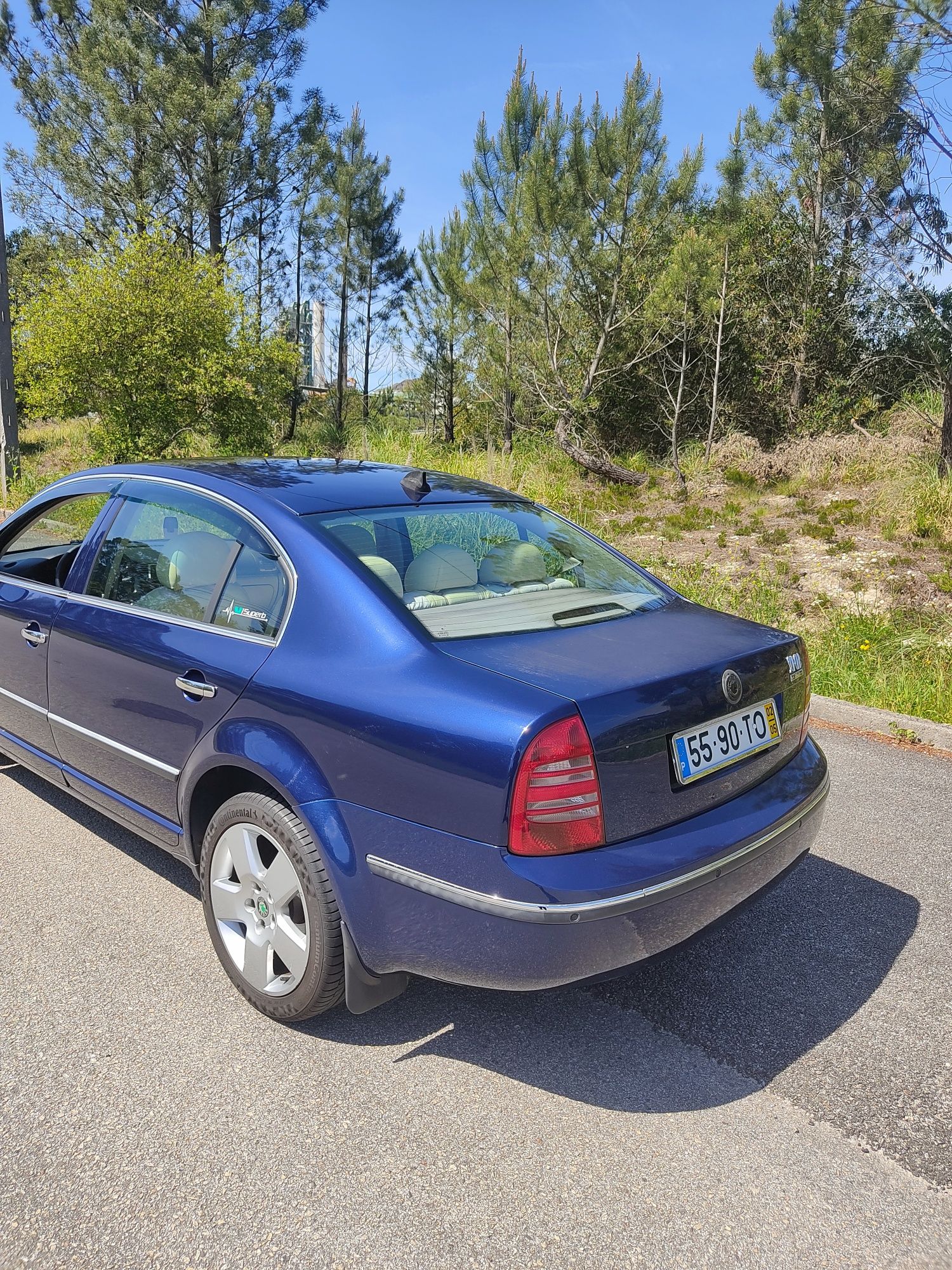 Vende-se Skoda Superb com Full extras em muito bom estado.