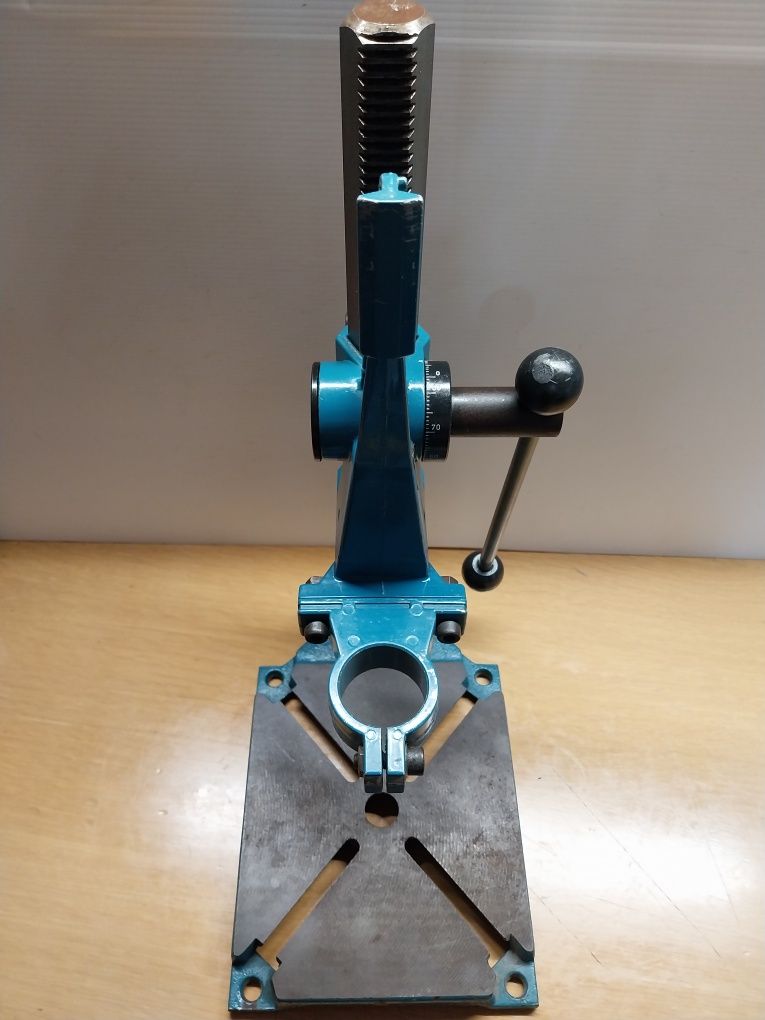 Suporte para berbequim vertical Black & Decker