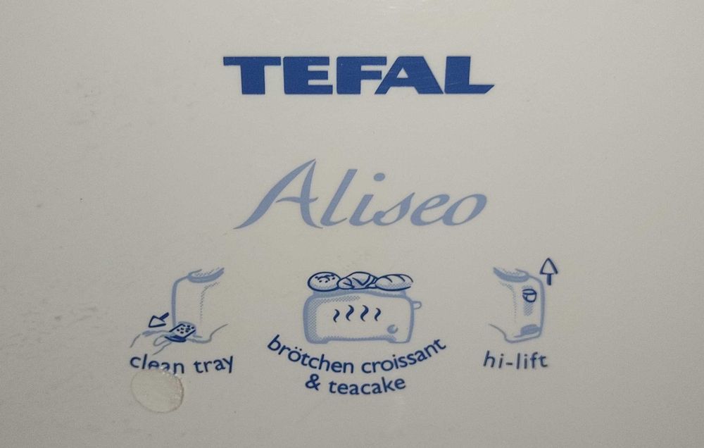 Duas torradeira elétrica s