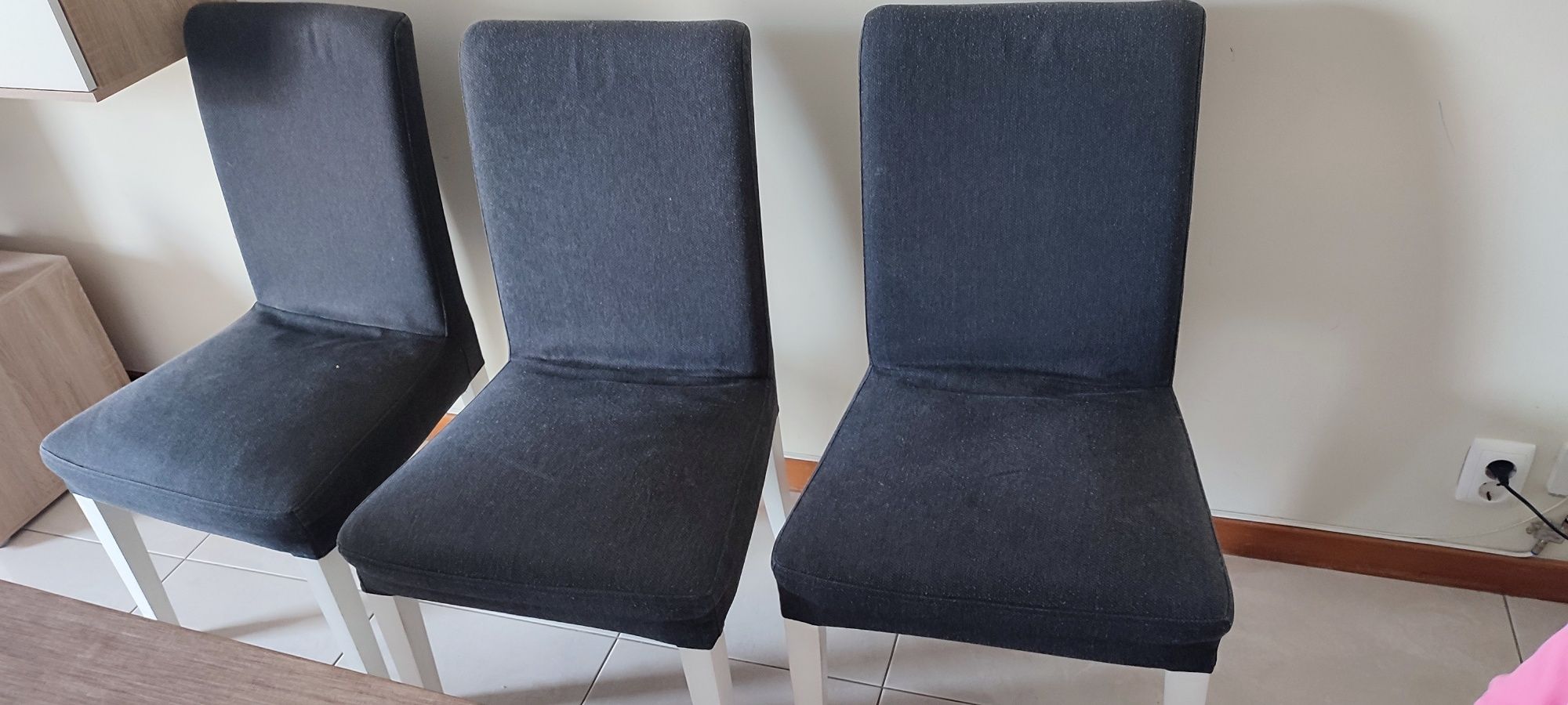Hoje 150€  6 cadeiras em bom estado