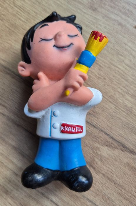 Figurka gumowa vintage PRL lata 60 malarz chłopiec gumiaczek