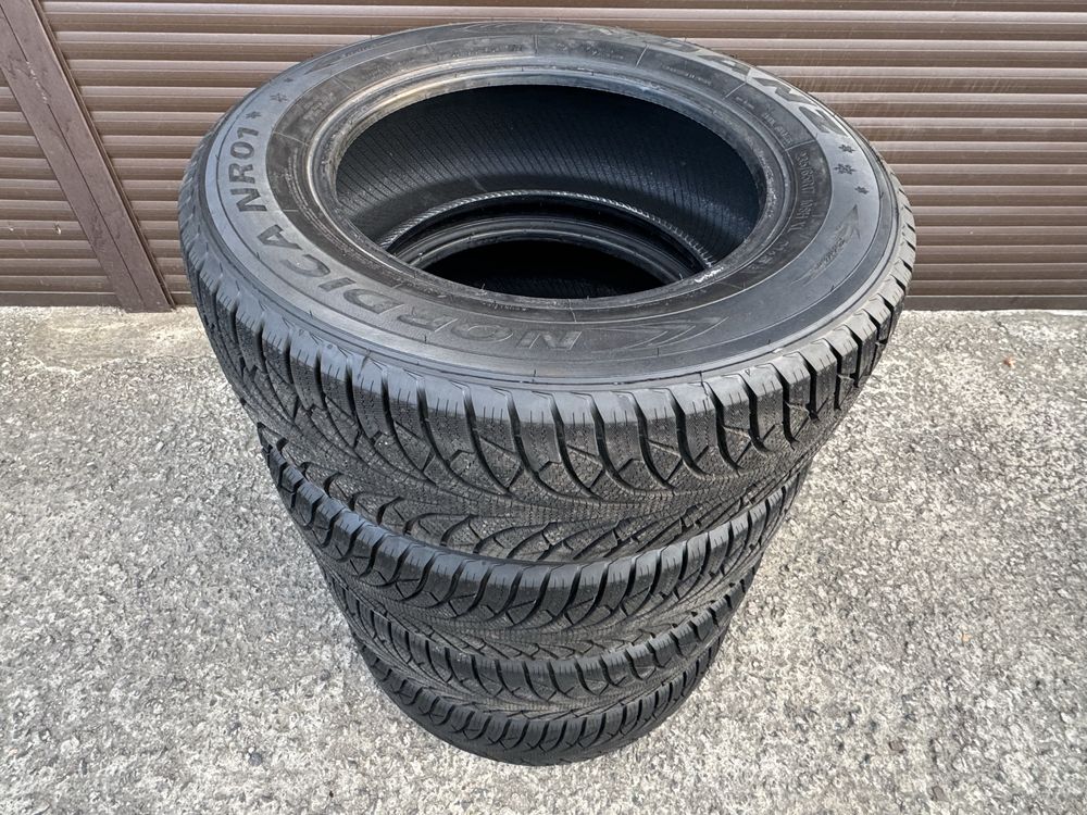 Продам зимнюю резину. R 235/65/17