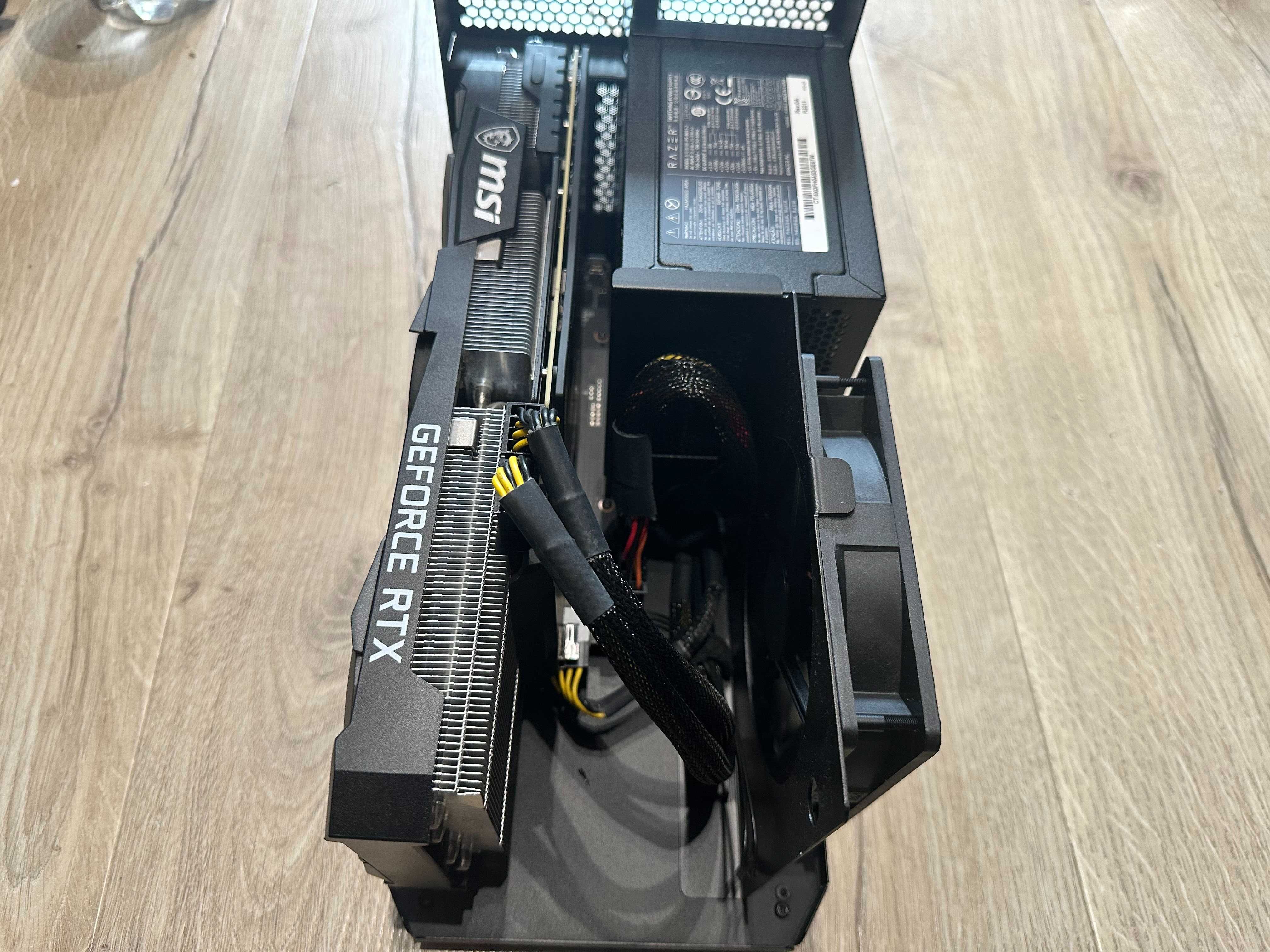 Razer Core X – Zewnętrzna Obudowa eGPU – Thunderbolt 3 – Idealny Stan
