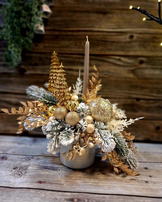 Stroik świąteczny zimowy na stół glamour złoto