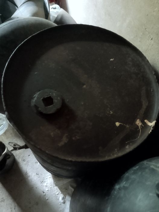 Канистры под бензин 100л.