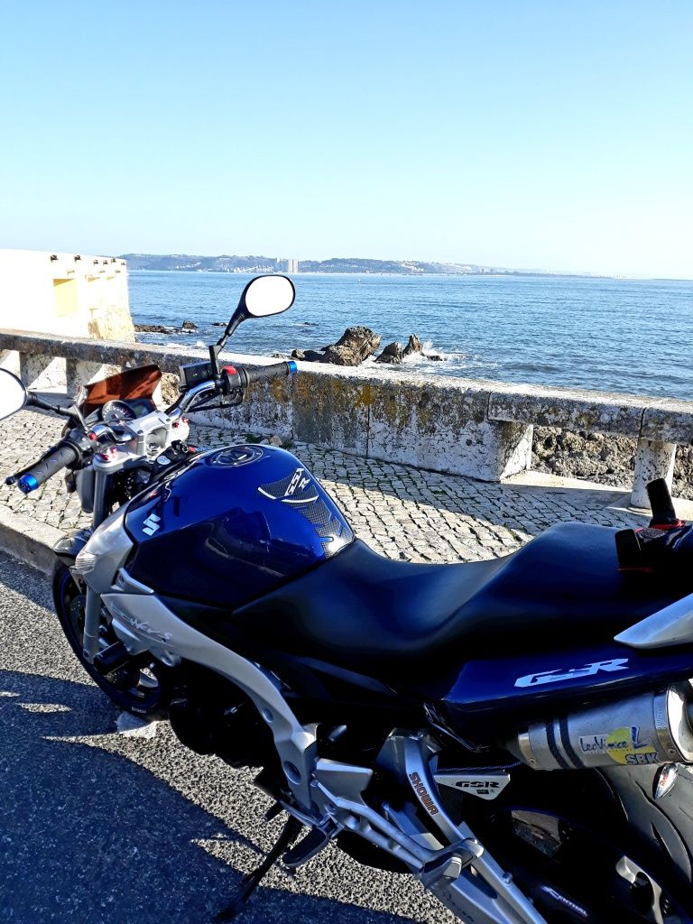 Suzuki GSR 600 naked