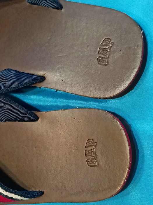 Klapki, japonki Gap, długość wkładki 24 cm, skóra.