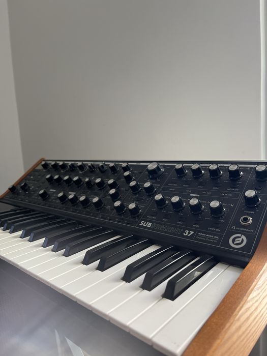 MOOG SUBSEQUENCE 37