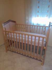 Cama e colchão de bebé dos 0 aos 3 anos (madeira maciça)