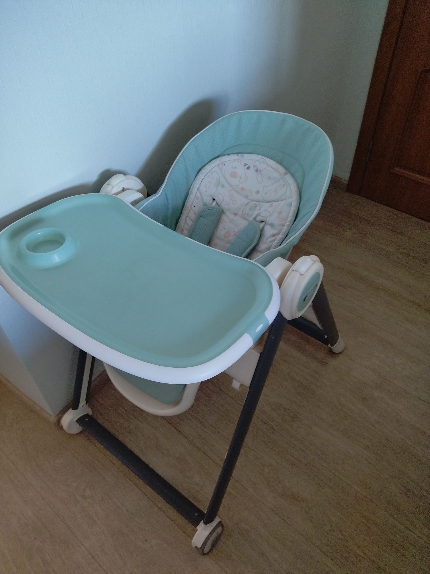 Продам стілець для годування Mominlove Toomsi