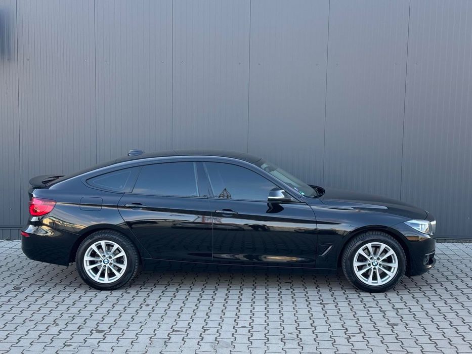 Автомобіль BMW 320d GT 2020 року