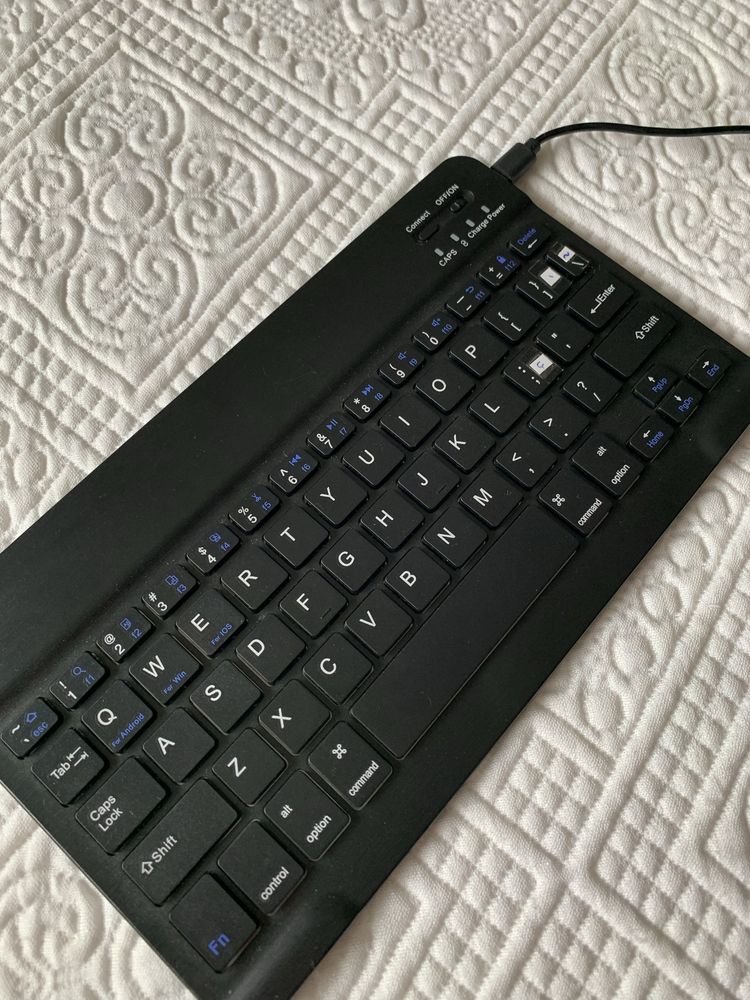 Teclado Bluetooth e USB