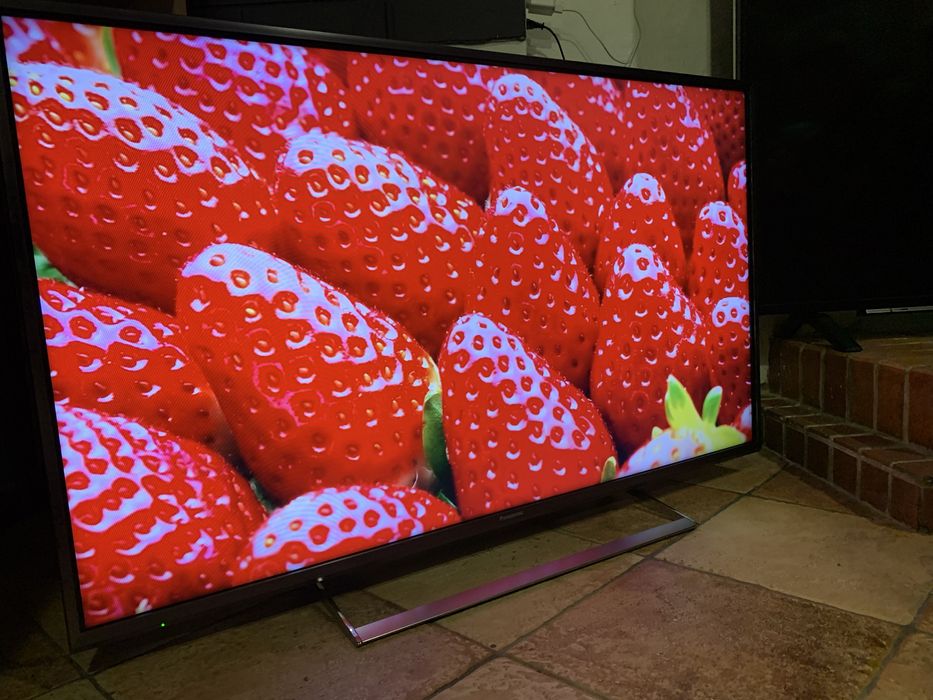 Телевізор panasonic 47 smart tv + кріплення на стіну