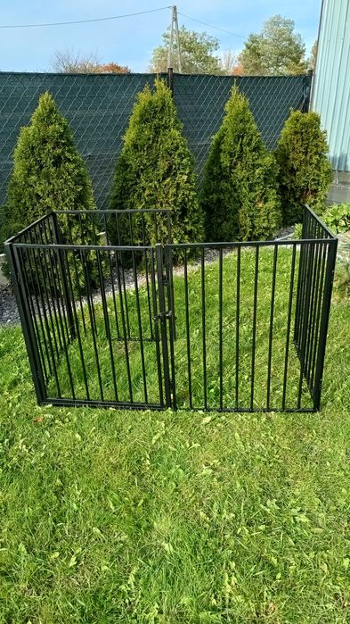 Bramka zabezpieczająca schody lub kominek