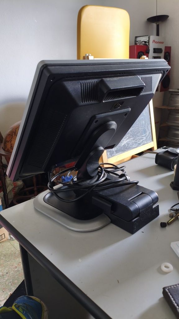 Monitor HP L1750