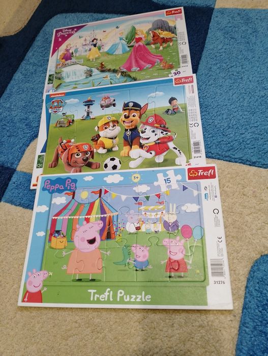 Zestaw puzzli na tekturce