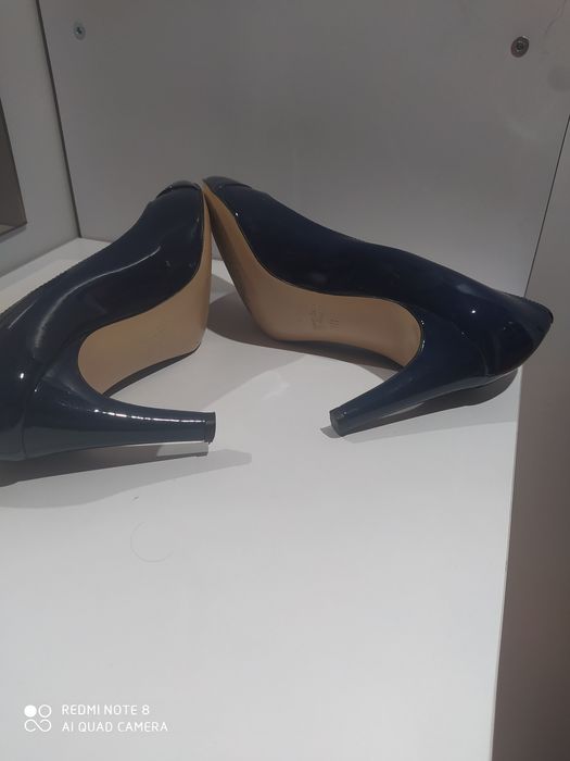 Pantofle damskie firmy Gino Rossi rozmiar 38 granatowe