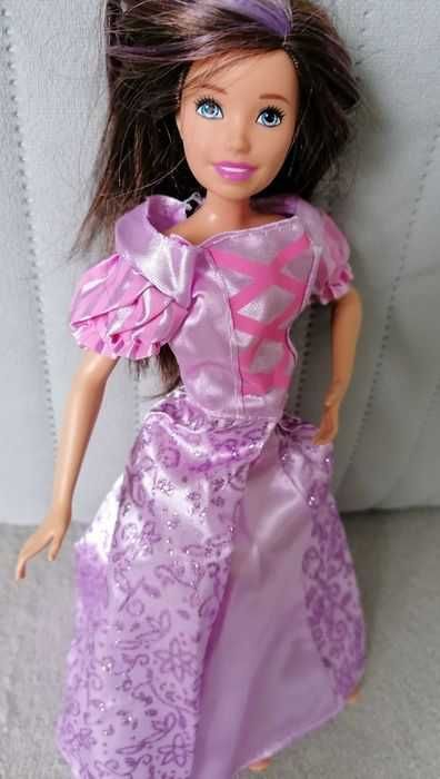 Lalka Skipper siostra Barbie suknia Roszpunki