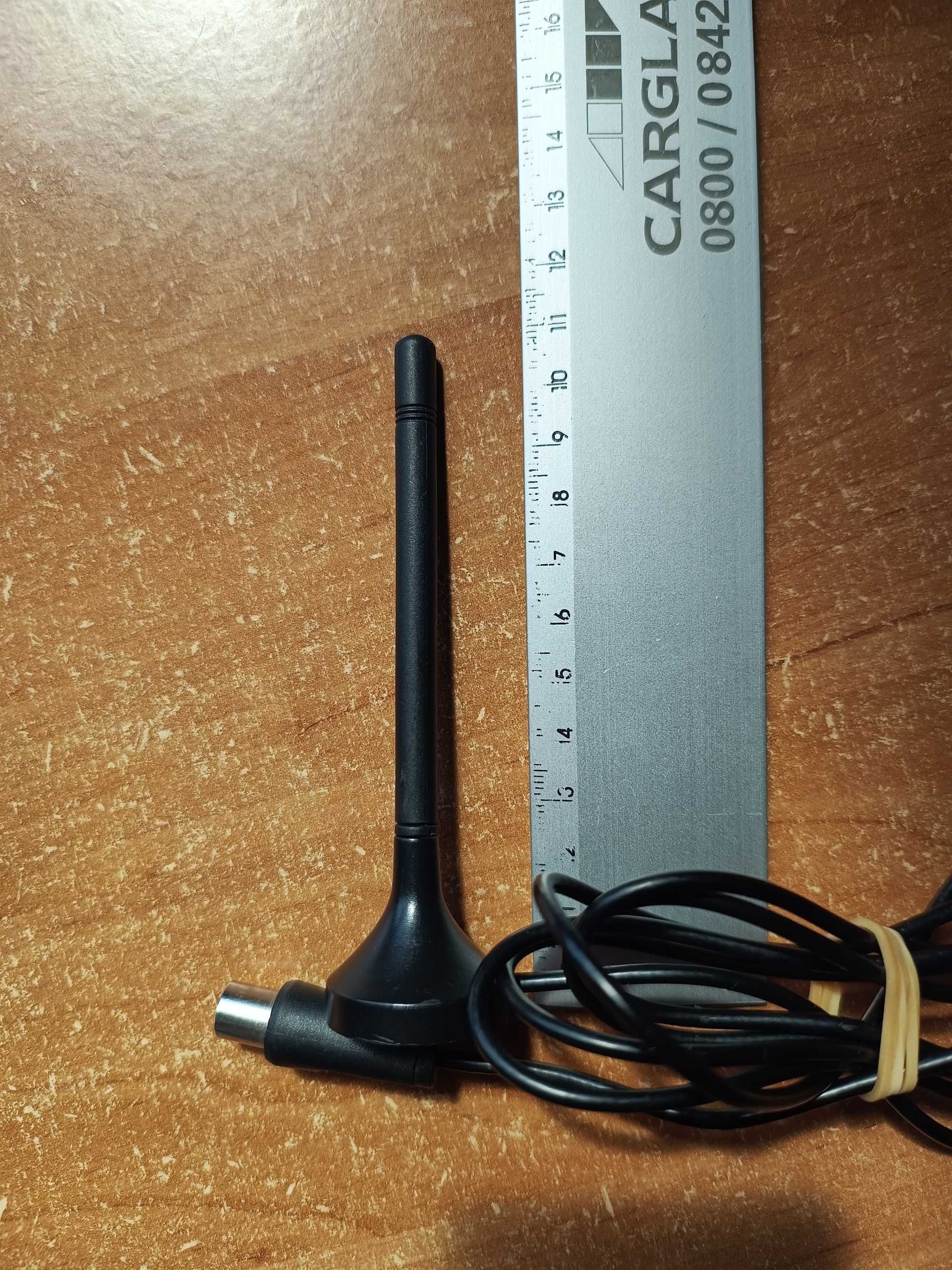 Mała czarna antenka wys 11cm z magnesem wtykiem antenowym kabel 145 cm