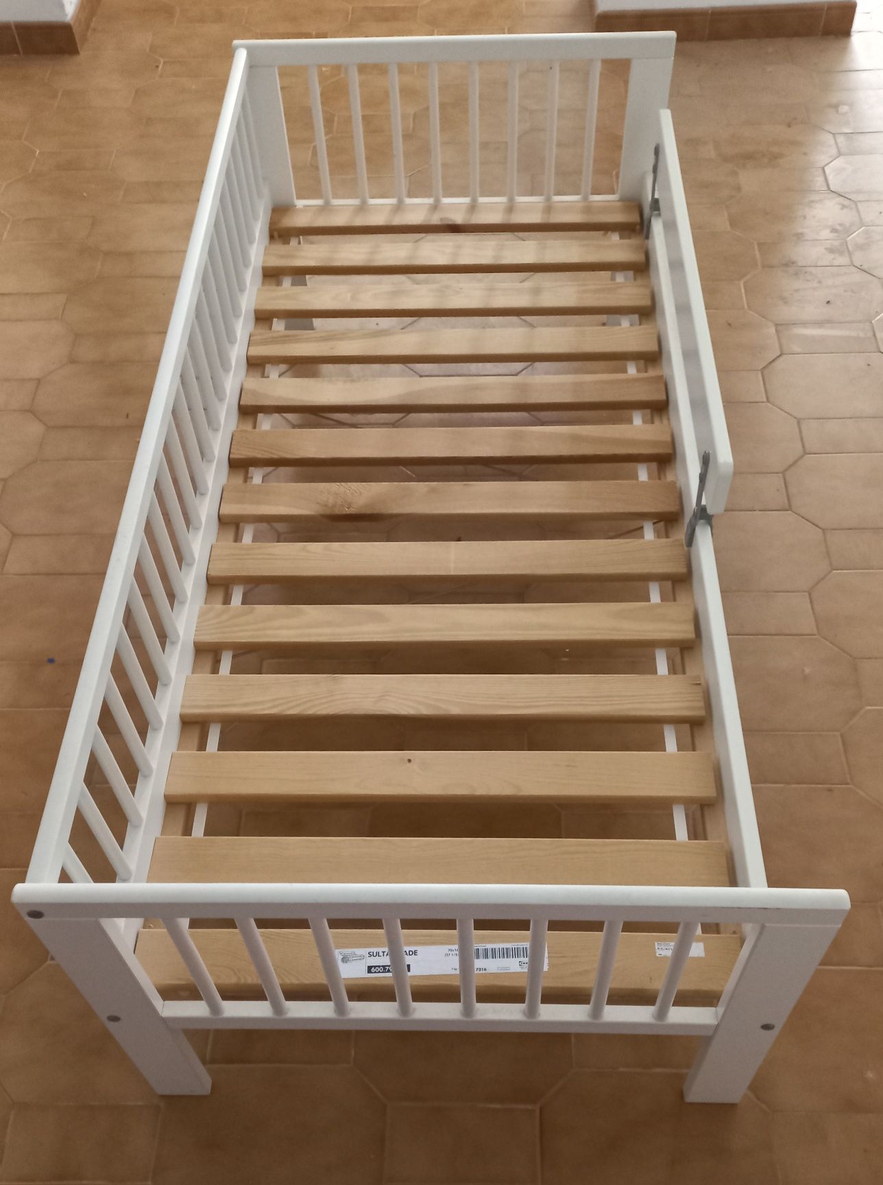 Cama pequena criança com ripado, madeira lacada 167×76 e estrado IKEA
