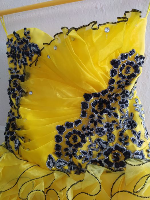 Шикарне вечірнє плаття для дівчинки