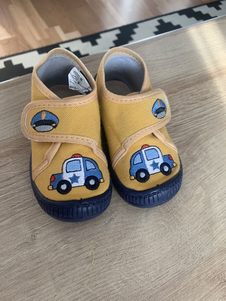 Buty buciki pantofelki do żłobka r. 20