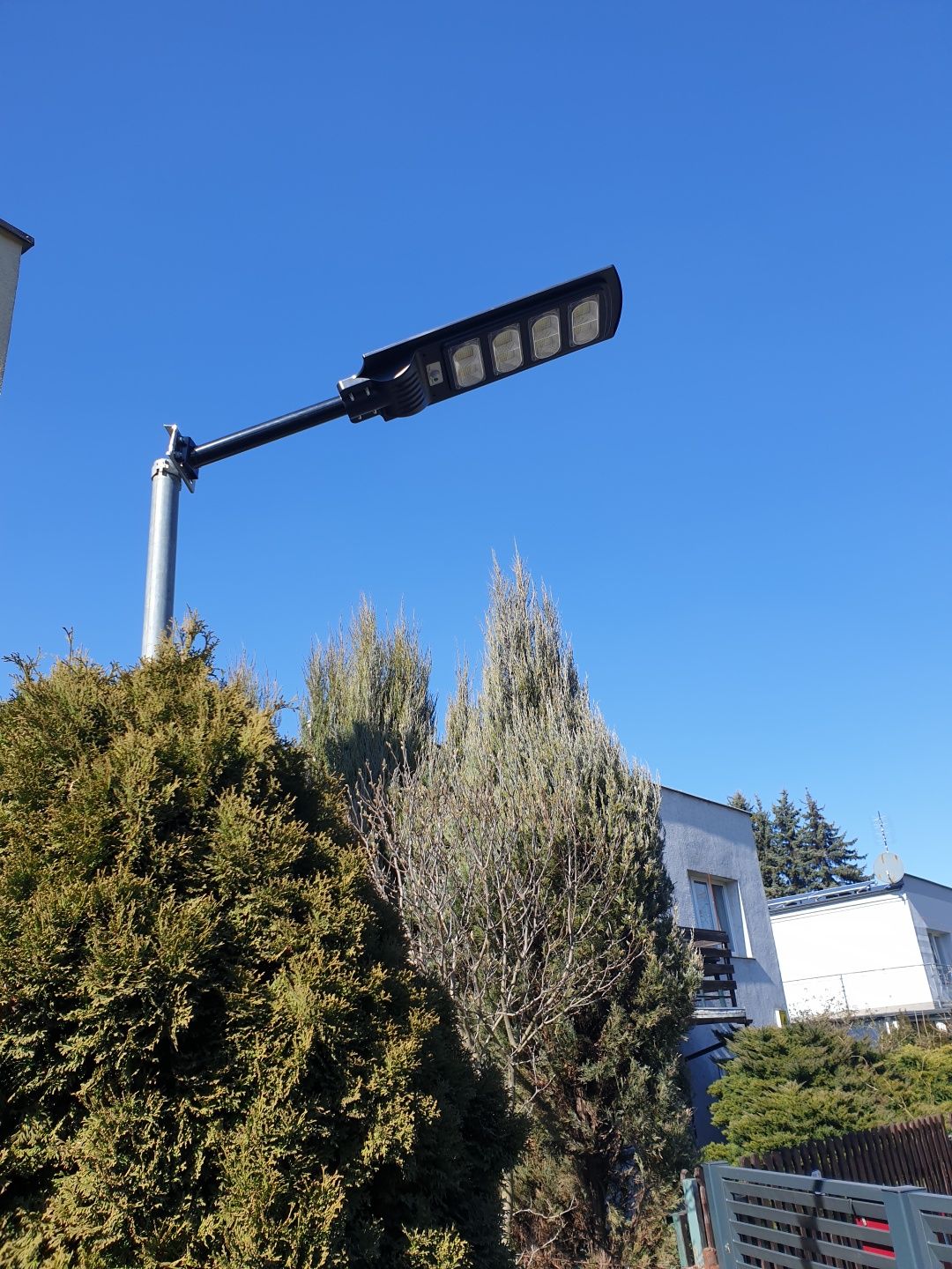 Lampa uliczna latarnia uliczna lampa ledowa z czujką ruchu