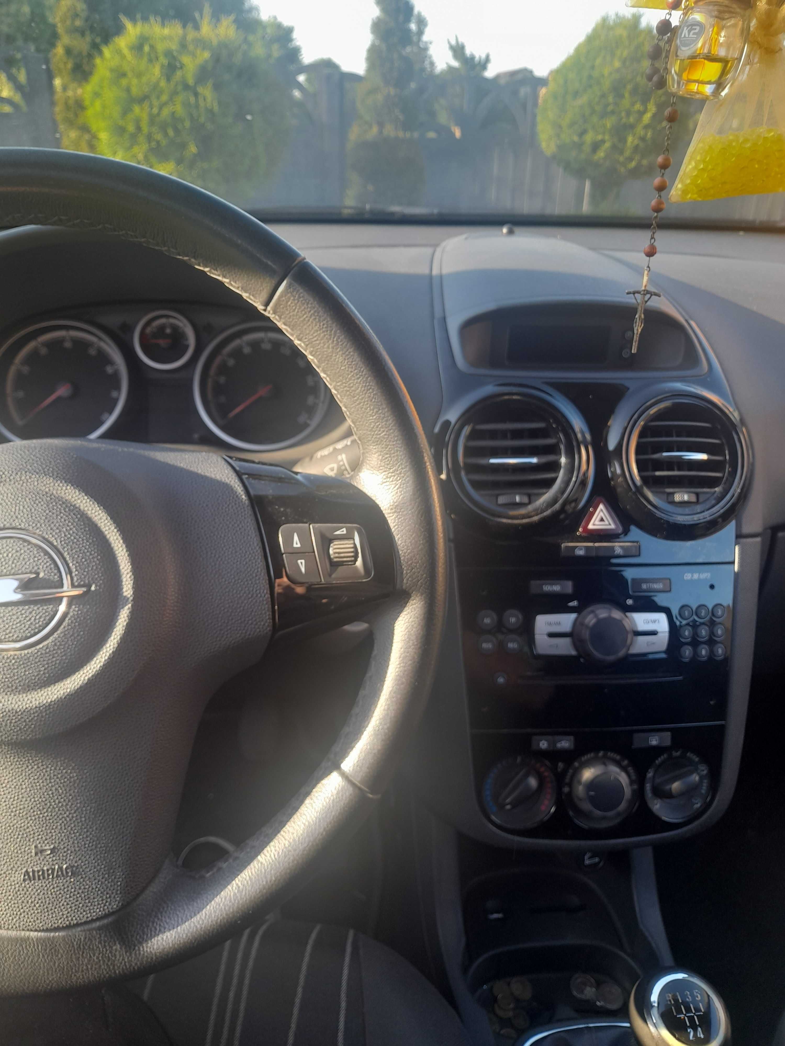 Opel corsa d 1.4 2010r