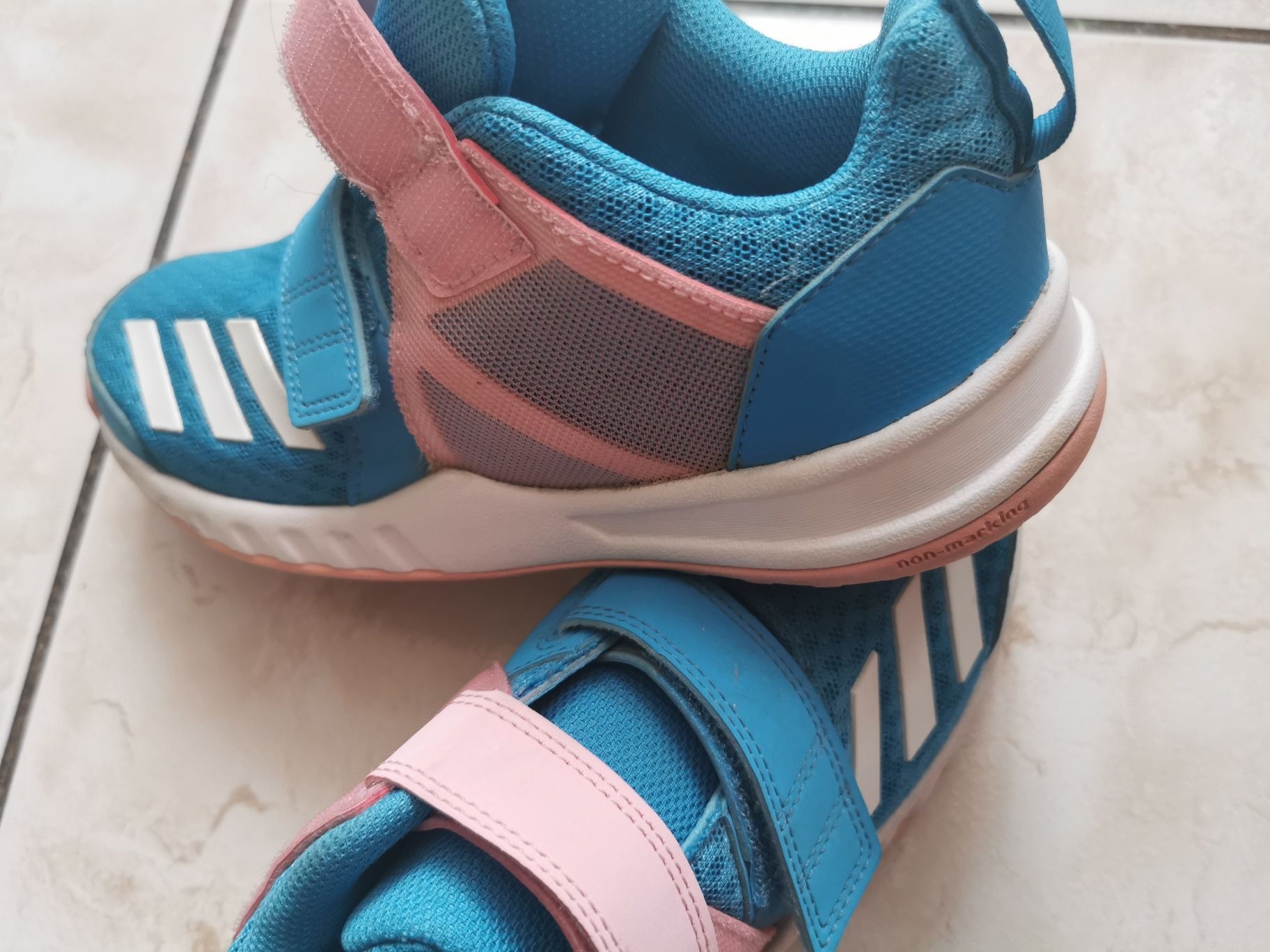 Sprzedam buty dziewczęce Adidas