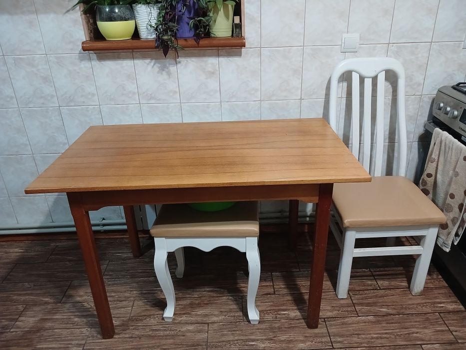 Стол обеденный 1800 грн.