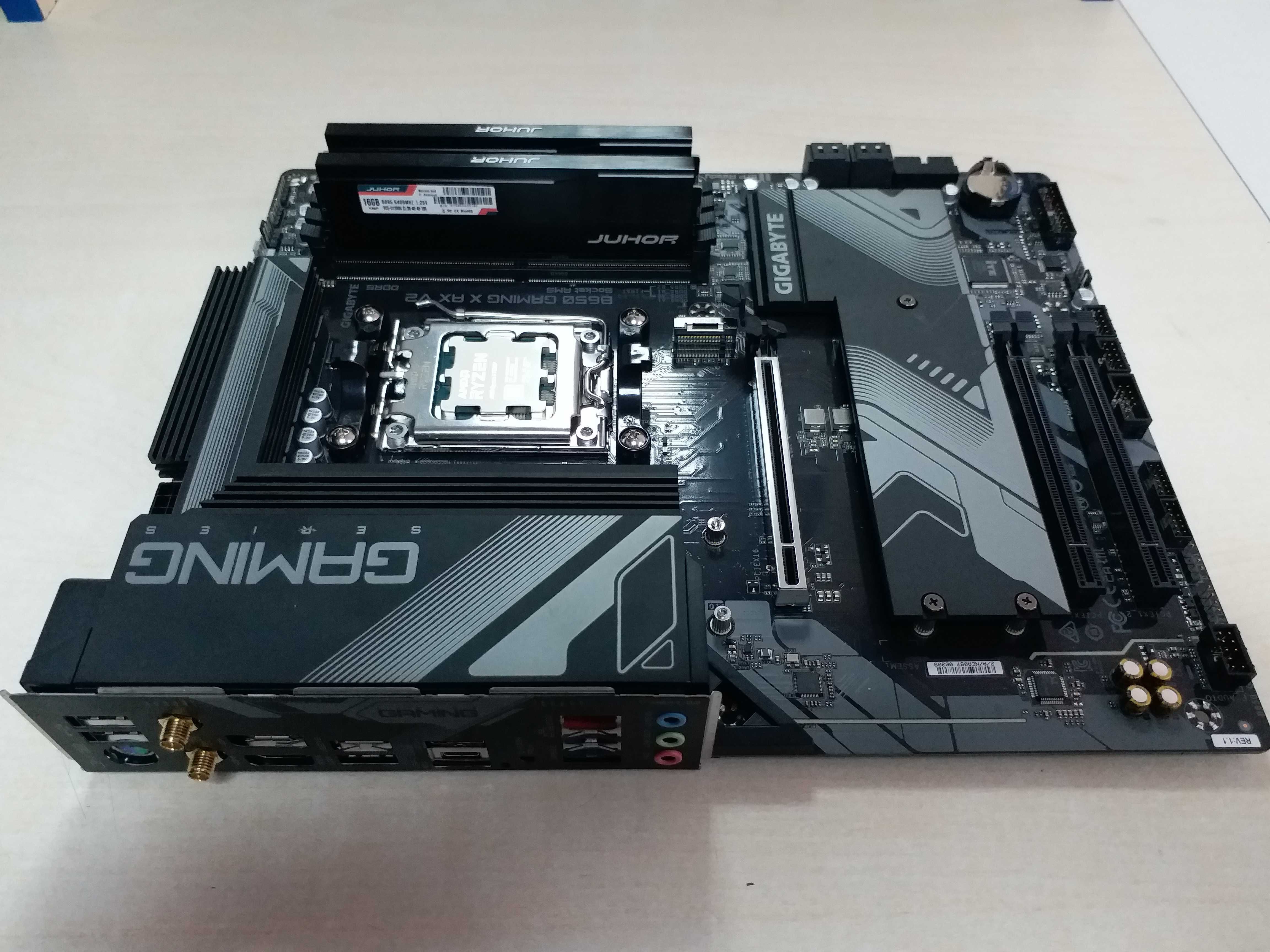 Gigabyte B650 Gaming X AX V2+AMD Ryzen 5 7500F+DDR5 2x16Gb 6000Mhz