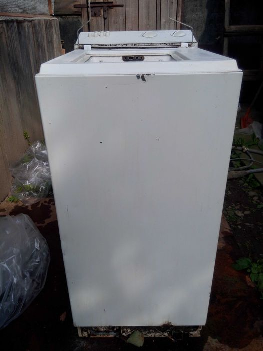 Пральна машина на відновлення або запчастини.