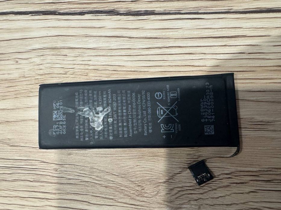 Акумулятор iPhone SE