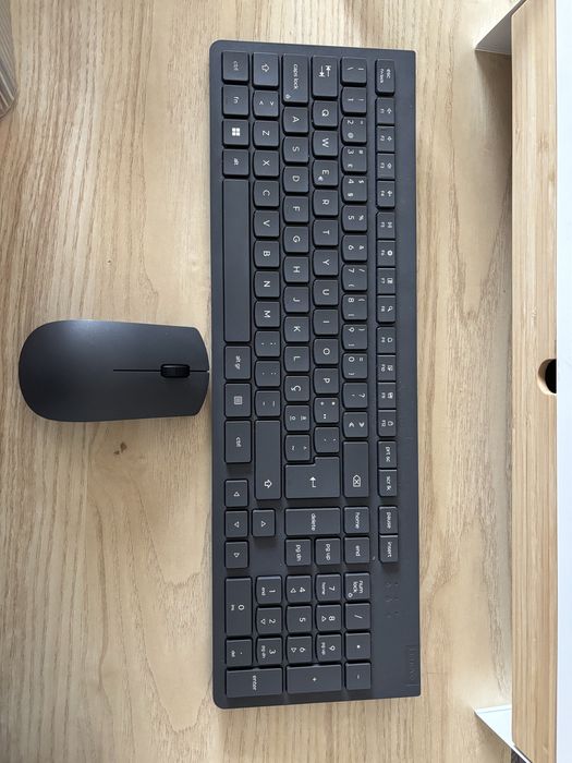 Computador All-In-One Lenovo IdeaCentre  27" + Rato + Teclado