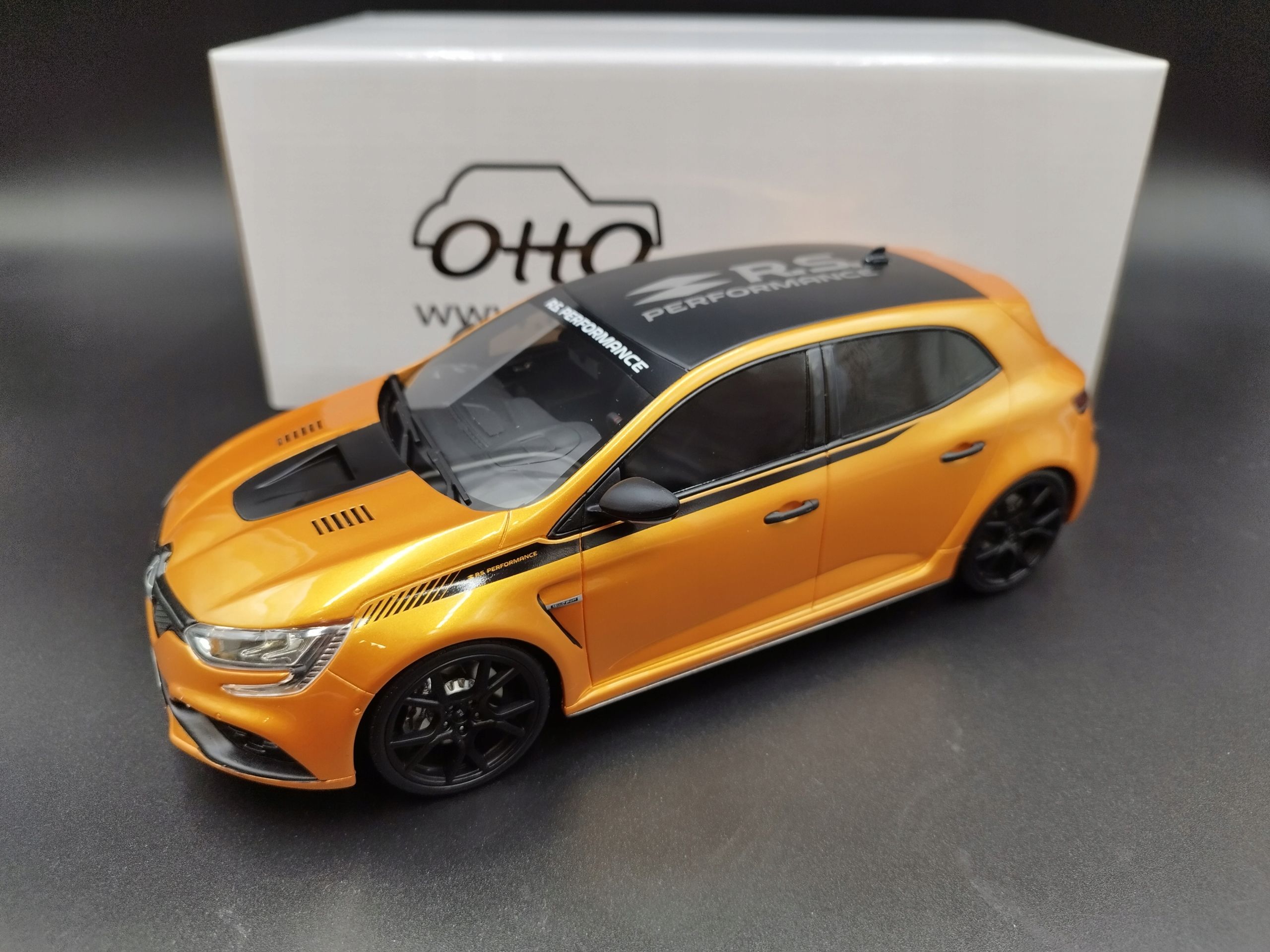 1:18 Otto Renault Megane R.S. Performance Limit 2500 sztuk model nowy