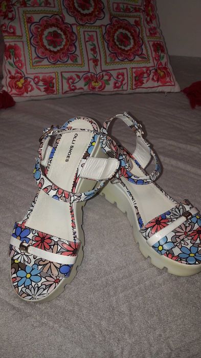 Босоніжки на танкетці кольорові шкіряні 36 р