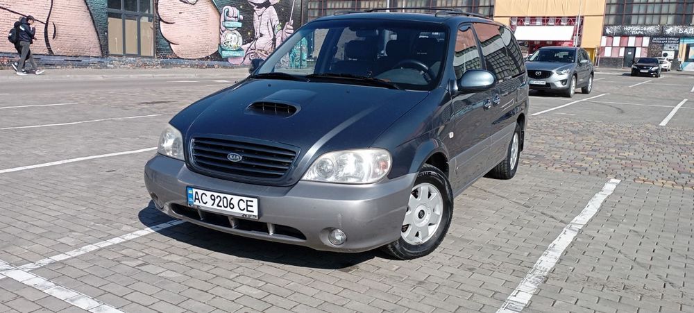 Продам Kia carnival