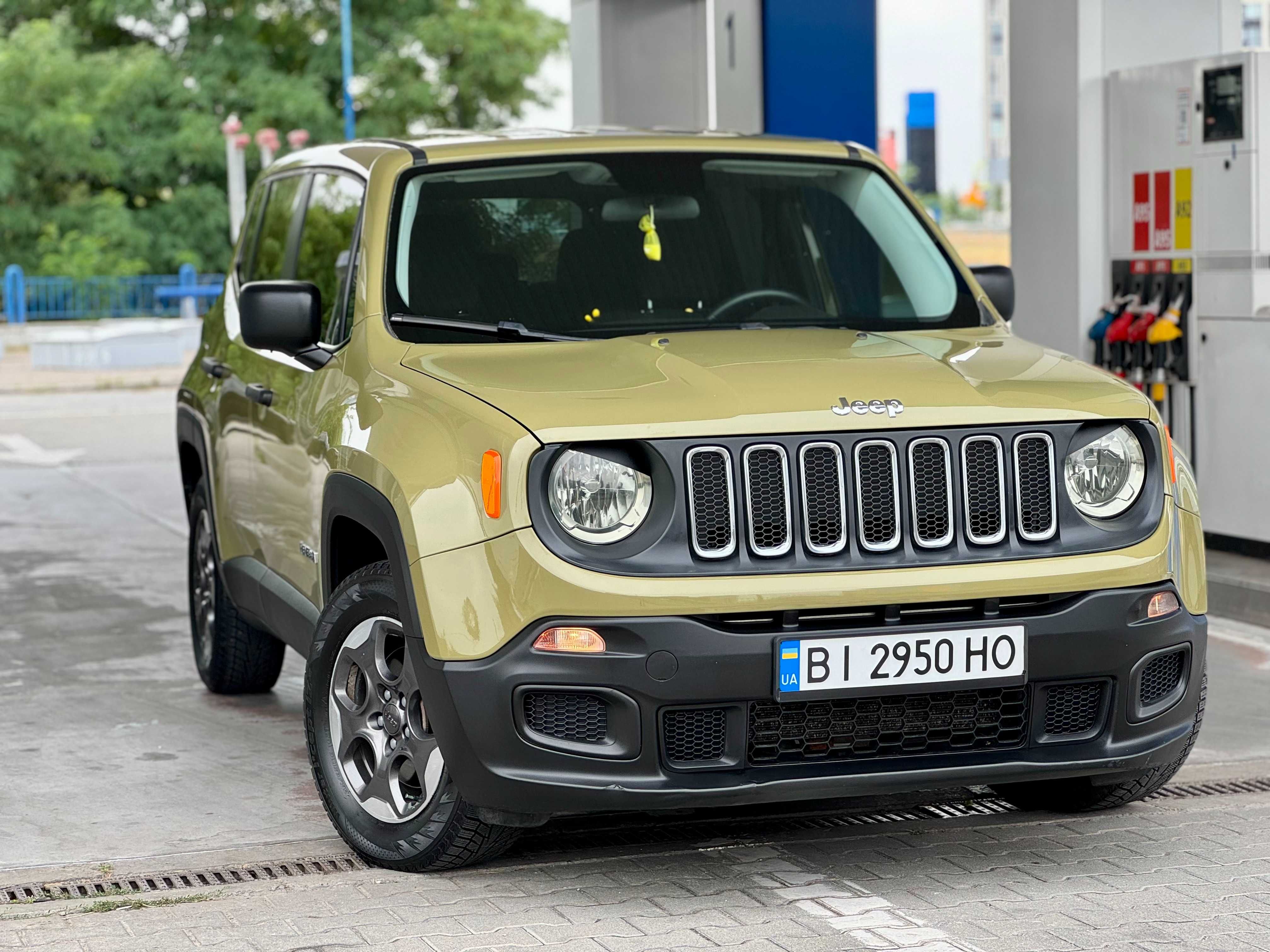 Продаю Jeep renegade 2015 год автомат