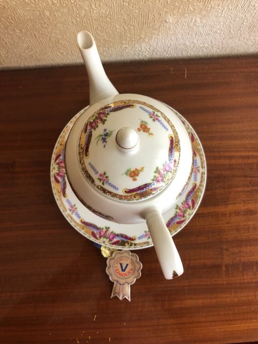 Cafeteira com Prato “ Limoges “